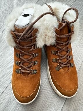 Koolaburra by UGG Tynlee Lace-Up Waterproof Boots Size 6